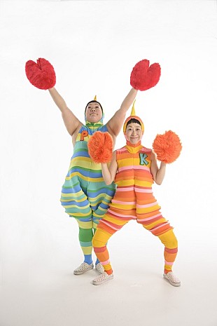 「「エビカニクス」のケロポンズ、世界デビューのアルバムジャケット公開」