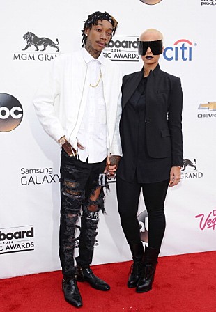 「ウィズ・カリファ＆アンバー、離婚成立前夜にストリップクラブで愛を確認」