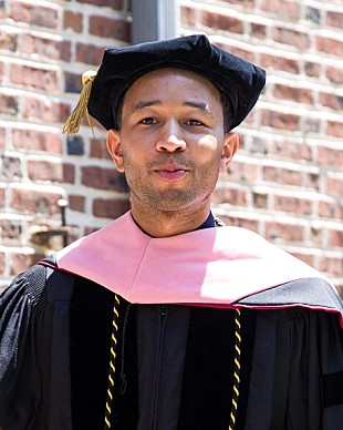 「ジョン・レジェンド、モハメド・アリを追悼し「The Greatest Love Of All」披露」