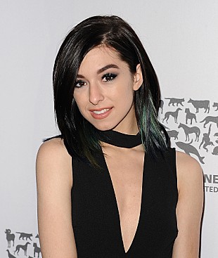 「人気オーディション番組出身シンガー、会場で銃撃され死去」