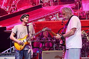 「ISISの過激思想と同性愛嫌悪は同じ、グレイトフル・デッドのボブ・ウェアが指摘」