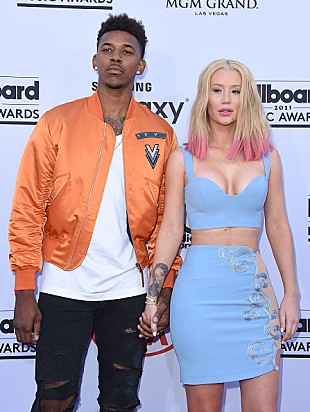 「イギー・アゼリア、婚約者ニック・ヤングNBA選手との破局を発表」