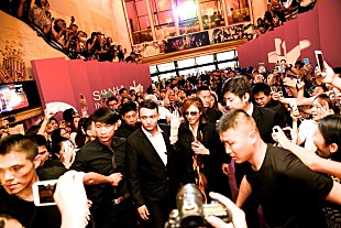 「X JAPAN 映画『We Are X』海外映画祭招待の嵐でYOSHIKI急遽現地入り！ 現地映像＆写真到着」