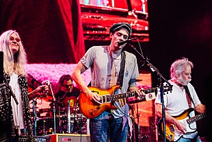 「【ボナルー・フェスティバル】グレイトフル・デッドｘジョン・メイヤー＝デッド＆カンパニー/デスキャブ/カート・ヴァイル出演の最終日レポート＆写真が到着」