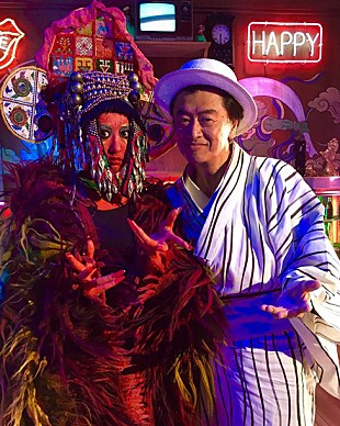 「桑田佳祐と踊リ狂う【ULTRAヨシ子デラックス！ナイト】開催 4453人に「ヨシ子さんで踊るバンダナ」配布」