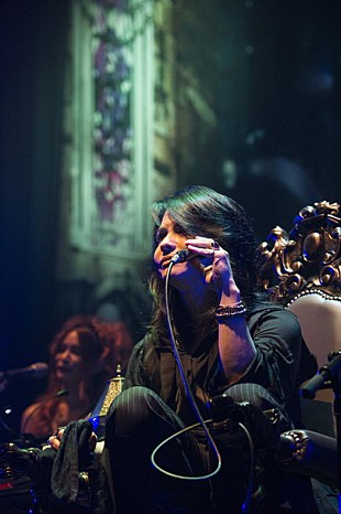 「VAMPS 「今日は演奏に集中して聴き惚れて」超プレミアACOUSTIC DAYから全国ツアー開幕！」