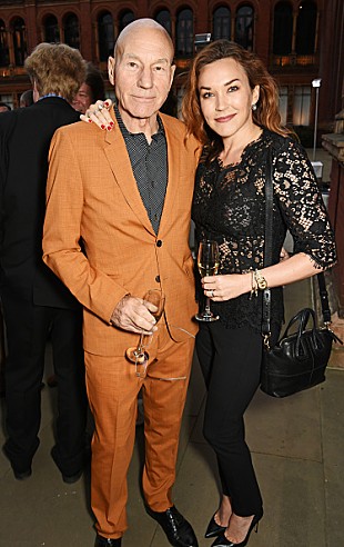 「英俳優パトリック・スチュワートがチャリティのためパロディ・ビデオで熱唱」