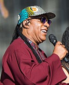 「スティーヴィー・ワンダーがアノ名盤を全曲披露、“憎しみより愛を”訴える」1枚目/1