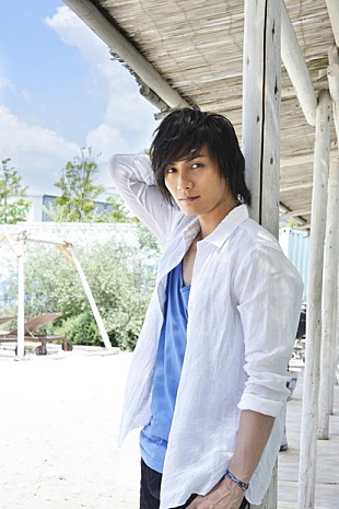 「加藤和樹「春恋」の続編『夏恋/秋恋』シングル発売決定 夏らしい新ビジュアルも」