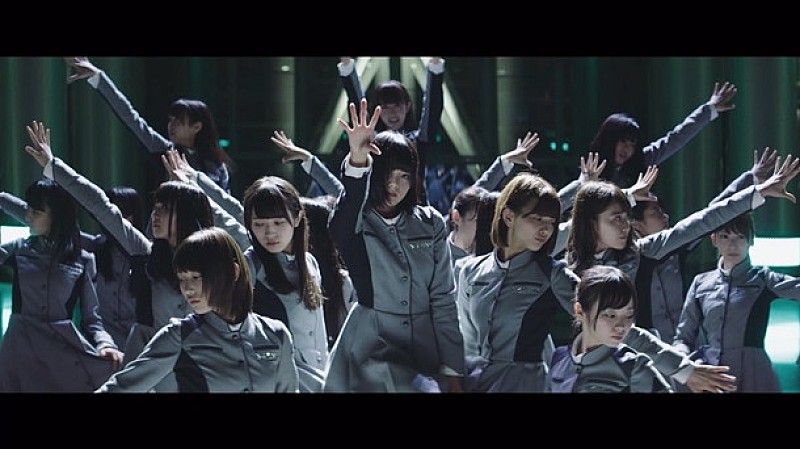 欅坂46「欅坂46 Newシングル『世界には愛しかない』C/W「語るなら未来を…」スタイリッシュなMV公開」1枚目/15