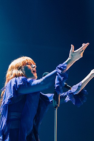 「フローレンス・アンド・ザ・マシーン 米国バークレイズセンターで行われたライブをレポート！」