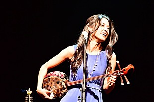 「沖縄出身の美人唄者・上間綾乃「ここは民謡居酒屋か」渋谷のど真ん中が一瞬で沖縄タイムと化す」