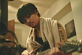 GReeeeN「GReeeeN名曲映画『キセキ』松坂桃李演じるJINの姿が公開！ グリーンヘア＆口ひげ＆ピアス＆タトゥーに表される反発心」1枚目/3