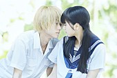 小松菜奈「小松菜奈＆菅田将暉のキス寸前、二人乗り、浴衣姿……映画『溺れるナイフ』場面写真公開」1枚目/8