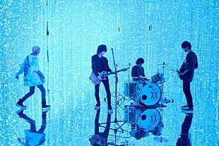 「BUMP OF CHICKEN 新曲「アリア」MVは“光の彫刻”内で撮影、オフショット公開」