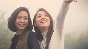 「フェミニンな佐々木希×クールな松島花 びしょ濡れではしゃぐムービー＆メイキング公開」
