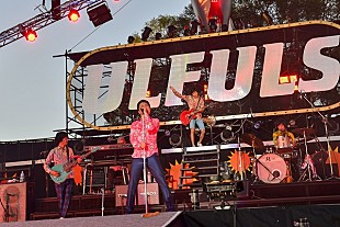 「ウルフルズ、20年目の「バンザイ」を約16,000人と大合唱、ライブレポ到着」