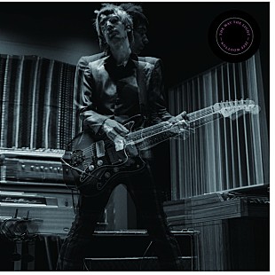 「ギャラガー兄弟/デーモン・アルバーンらが寵愛するジェフ・ウートン、10月に日本デビュー決定」