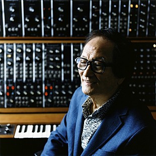 「冨田勲 追悼特別公演にDub Mixの巨匠エイドリアン・シャーウッドが出演」