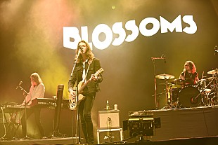 「「すべての楽曲に共通しているのは、良質なポップ・ソングライティング」―全英チャート2週連続No.1！ブロッサムズ来日インタビュー」