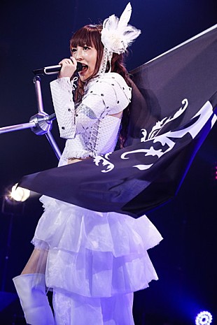 「黒崎真音、SUGIZO手がける新シングルを11月発売＆ツアーで初披露」