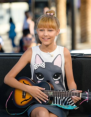 「“NEXTテイラー・スウィフト”と称された12歳少女に全米のTVが注目」