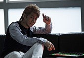 小室哲哉「小室哲哉×ケミカル・ブラザーズが実現！ ハロウィンパーティで化学反応を引き起こす」1枚目/3