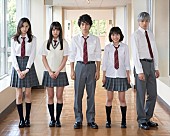 村上虹郎「村上虹郎主演映画『二度めの夏、二度と会えない君』AKB48加藤玲奈らメインキャスト5人の集合写真公開」1枚目/2