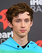 「トロイ・シヴァン、“カミングアウトデー”に同じ境遇の人へアドバイス」1枚目/1