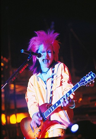 「hide、映画公開記念“選りすぐり映像作品”をYouTubeで一挙公開」