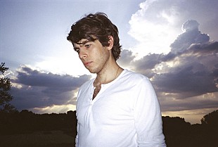 「元クラクソンズのジェイムズによるショック・マシン、デビュー作を2017年2月にリリース」