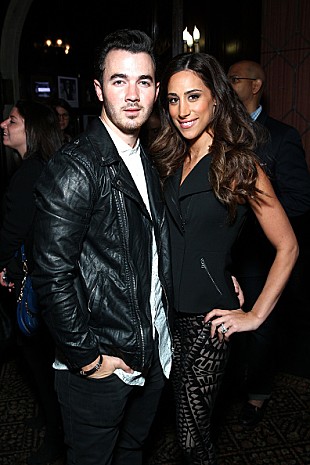 「ケヴィン・ジョナスに第2子誕生、ニック＆ジョー兄弟も祝福」