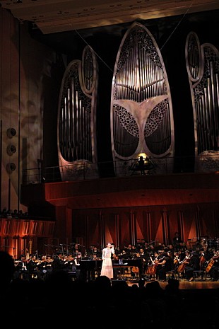 「27歳になったばかりのMay&#039;n 大人な雰囲気のシンフォニックコンサート開催（独自レポート）」