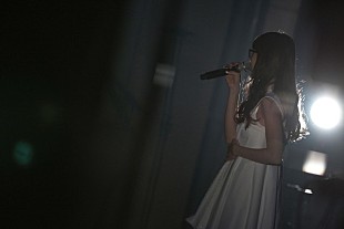 「Aimer、新曲も初披露したホールツアーファイナルで5年間の集大成」