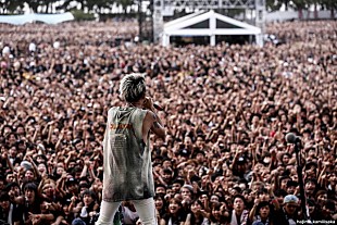 「ONE OK ROCK、既に伝説化している渚園公演が11/20にWOWOW独占放送」