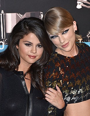 「セレーナ、テイラーからドレイクまで、インスタで最もフォローされているミュージシャン10人の2016年の投稿TOP3は？」