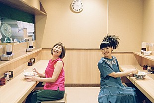 「矢野顕子×上原ひろみ、【ラーメンな女たち】のライブ盤リリース決定」