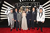 「『ローグ・ワン／スター・ウォーズ・ストーリー』のワールド・プレミア開催、監督＆フェリシティは日本語でメッセージも」1枚目/7