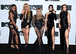 「フィフス・ハーモニーがメーガン・トレイナーのサプライズ・カヴァーを披露」