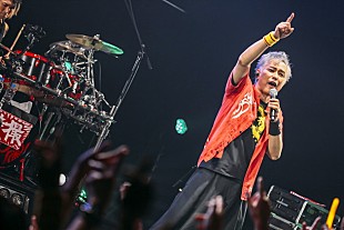 「大槻ケンヂ“喉の手術をしたとき特撮のライブがしたいと思った”特撮 2016年を赤坂BLITZで締めくくる」