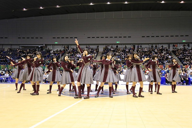 欅坂46「欅坂46 バスケットボールリーグのハーフタイムショーで「二人セゾン」など披露」1枚目/1