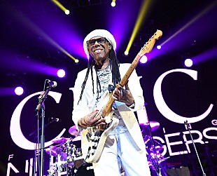 「ナイル・ロジャースがボウイ、プリンスとの思い出を回想「彼らが世界に与えたもの、俺個人にくれたものは特別」」