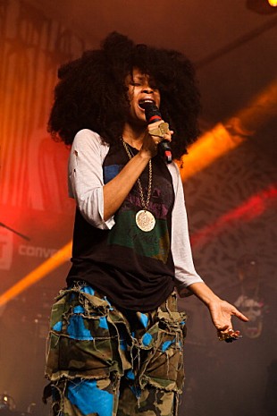 「エリカ・バドゥの娘、母親譲りの美声でリアーナをカヴァー」