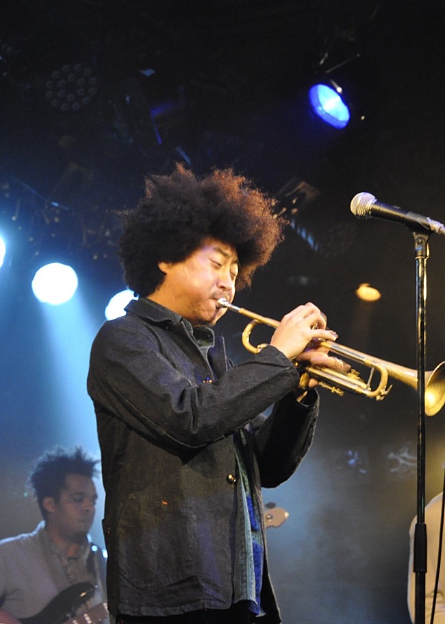 「「来年もガンガン、ボリボリやっていきます」黒田卓也、最新作を携えたジャパンツアーが閉幕」1枚目/19