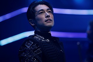 「DEAN FUJIOKA自身初の年末ライブレポート、ダンスや太極拳披露にファン大興奮」