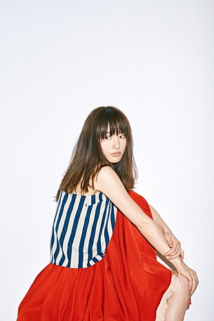 「小松未可子、Q-MHzとのレコーディング風景収めた新曲試聴用MVを公開」