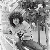 「井上陽水、再発『夢の中へ』ジャケはサングラスに出会う前の秘蔵写真」1枚目/2