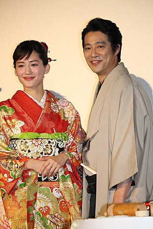 「綾瀬はるか“リ－ダ－”に推され「いいんですか？」　堤真一「こんなすっとこどっこいは嫌だ！」」