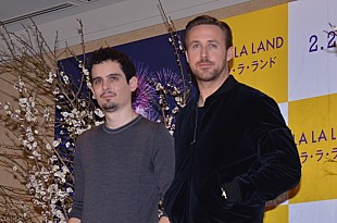 「ライアン・ゴズリング＆チャゼル監督、鏡開きに興味津々　ゴズリング「映画はスマ－トフォンで見るものじゃない」」