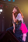 トミタ栞「トミタ栞、音楽活動における新たなスタート！ 第二の故郷“横浜”で上京時を綴った「300」から感じる温もり… そして本日2/1は誕生日、東京公演＠渋谷クアトロ開催」1枚目/1